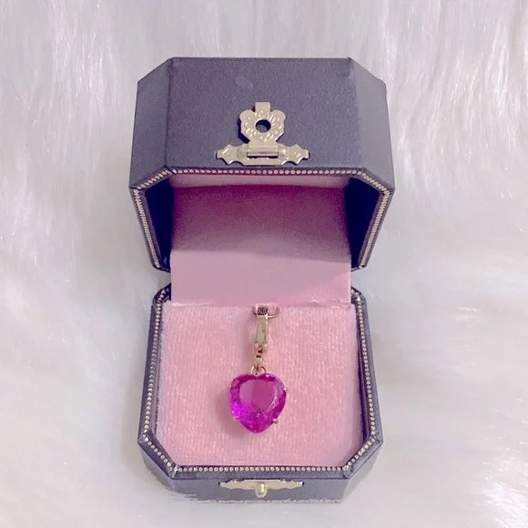 🩷PRICE IS FIRM🩷Juicy Couture Raspberry Heart Charm BNIB Excellent Condition - Picture 12 of 13
